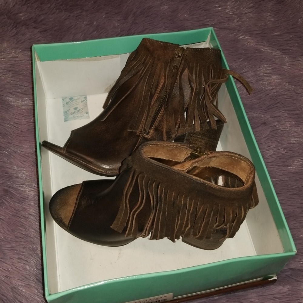 Fringe open toe heel